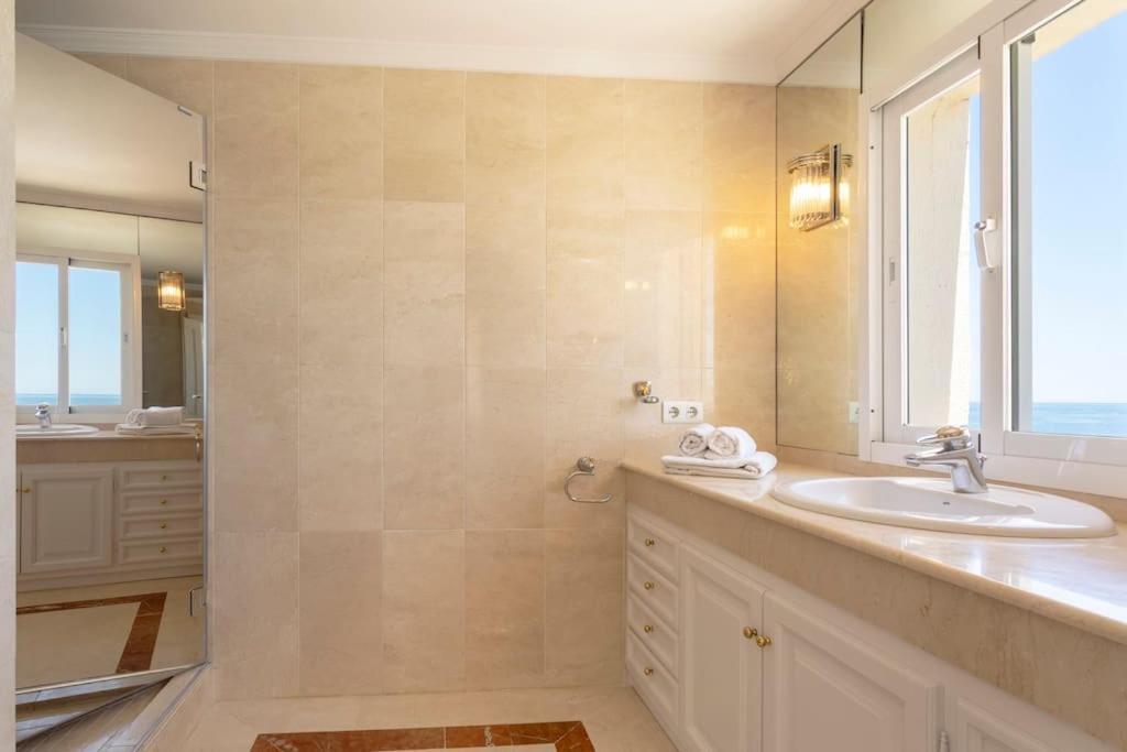 Estepona Luxury Seafront Penthouse With Parking Ngoại thất bức ảnh